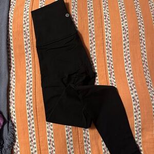 Lululemon Wunder Under 28 inch - sz 4